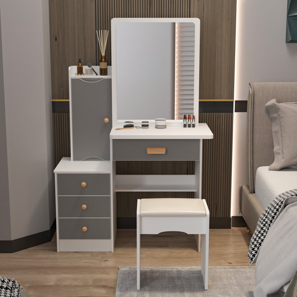 latitude run makeup vanity